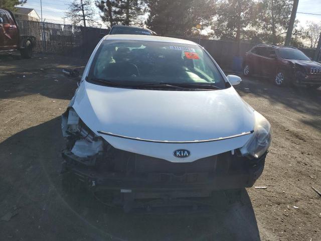 KNAFX6A81G5657672 - 2016 KIA FORTE EX WHITE photo 5