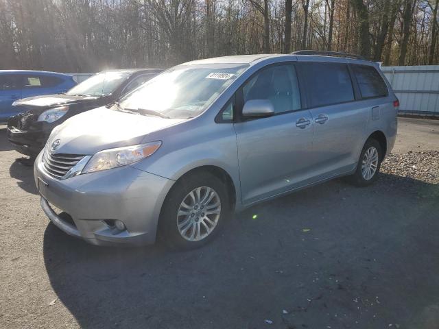 2014 TOYOTA SIENNA XLE, 