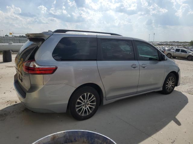 5TDYZ3DC2JS939132 - 2018 TOYOTA SIENNA XLE Күміс фото 3