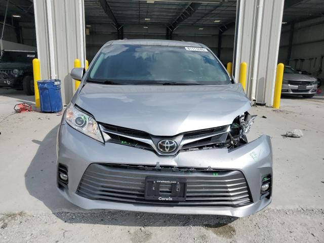 5TDYZ3DC2JS939132 - 2018 TOYOTA SIENNA XLE Күміс фото 5