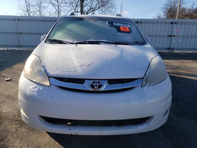 5TDZK22C38S150679 - 2008 TOYOTA SIENNA XLE WHITE photo 5