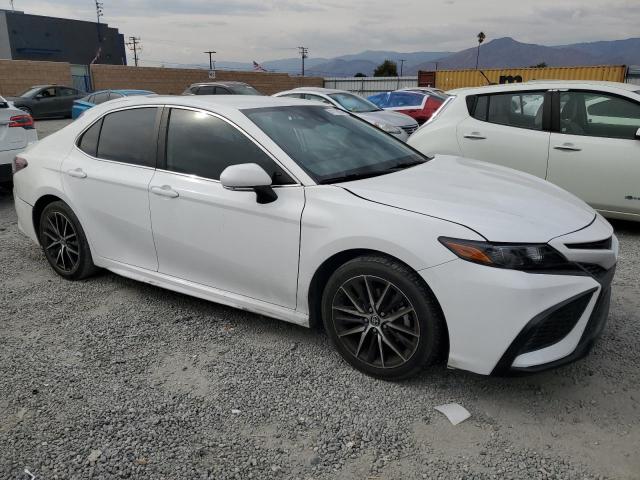 4T1G11AK4NU702979 - 2022 TOYOTA CAMRY SE Білий фото 4
