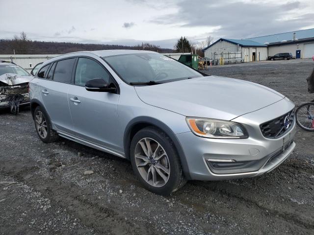 YV4612HK4G1003445 - 2016 VOLVO V60 CROSS PREMIER SILVER photo 4