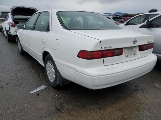 JT2BG22K1W0161814 - 1998 TOYOTA CAMRY CE WHITE photo 2