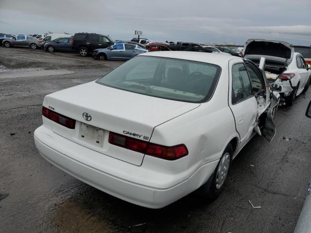 JT2BG22K1W0161814 - 1998 TOYOTA CAMRY CE WHITE photo 3