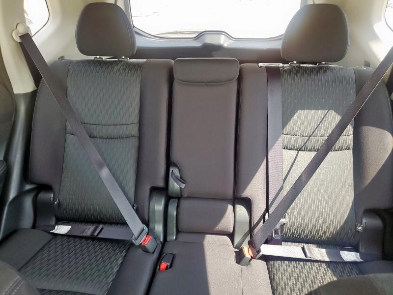 JN8AT2MT8KW266026 - 2019 NISSAN ROGUE S WHITE photo 10