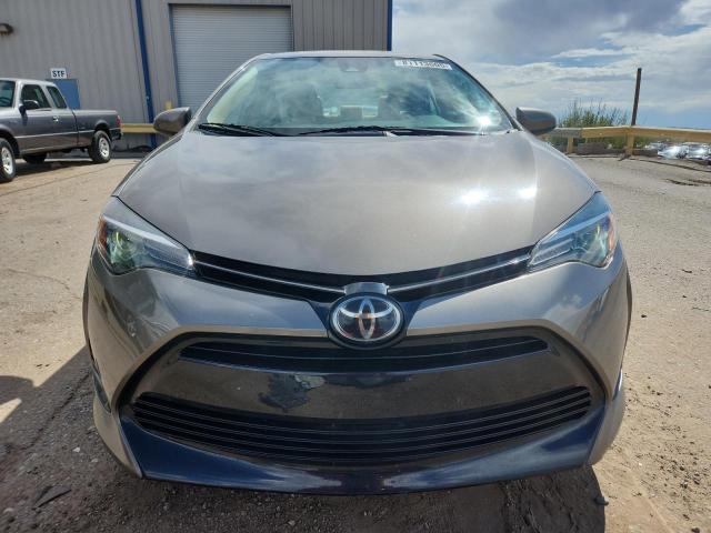 2T1BURHE9JC055166 - 2018 TOYOTA COROLLA L BROWN photo 5