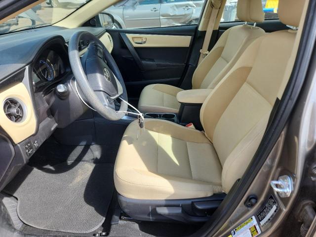 2T1BURHE9JC055166 - 2018 TOYOTA COROLLA L BROWN photo 7