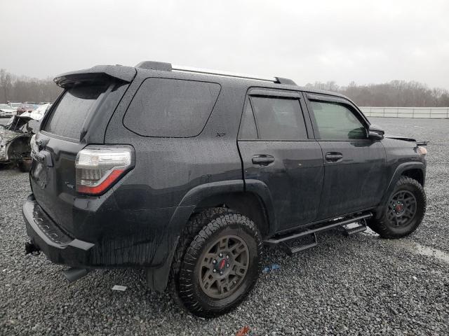 JTENU5JR4P6135375 - 2023 TOYOTA 4RUNNER SE BLACK photo 3