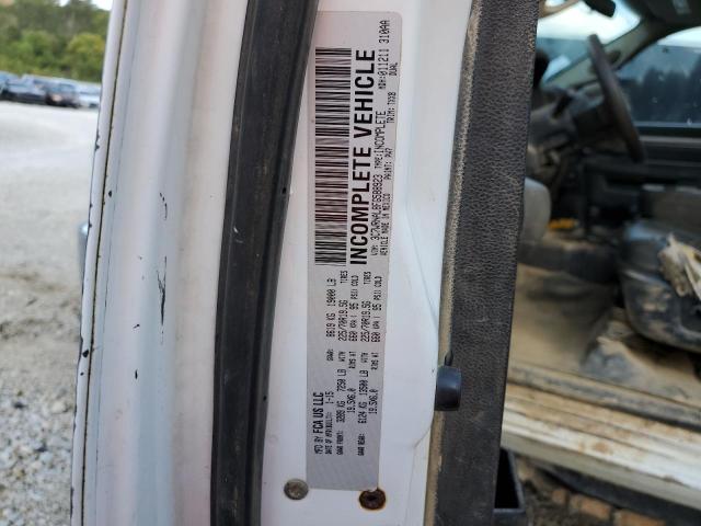 3C7WRNAL8FG588923 - 2015 RAM 5500 Beyaz fotoğraf 12