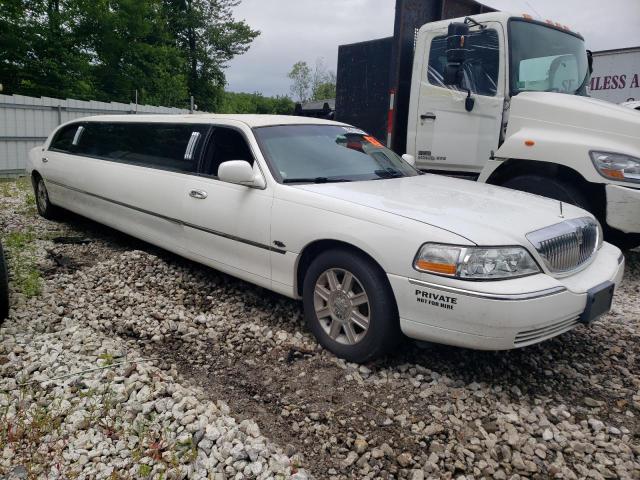 2L1FM88W98X659548 - 2008 LINCOLN TOWN CAR EXECUTIVE WHITE photo 4
