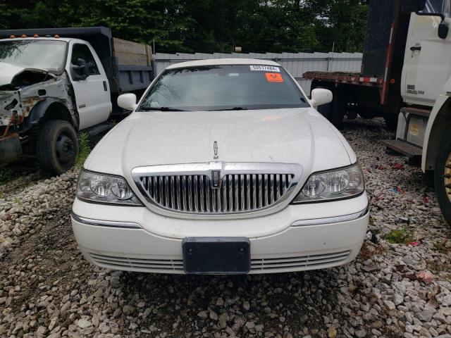 2L1FM88W98X659548 - 2008 LINCOLN TOWN CAR EXECUTIVE WHITE photo 5