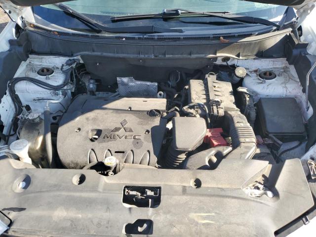 4A4AP3AW7FE060155 - 2015 MITSUBISHI OUTLANDER ES თეთრი ფოტო 12