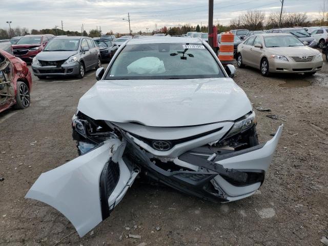 4T1G11AK0PU121322 - 2023 TOYOTA CAMRY SE NIGHT SHADE WHITE photo 5