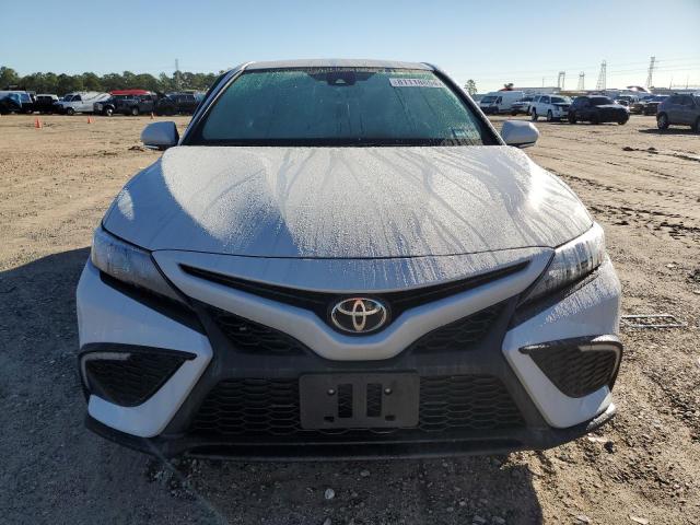 4T1T11AK6RU213911 - 2024 TOYOTA CAMRY SE NIGHT SHADE WHITE photo 5