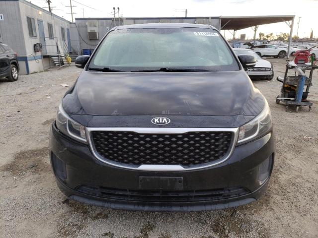 KNDMB5C18J6368096 - 2018 KIA SEDONA LX BLACK photo 5