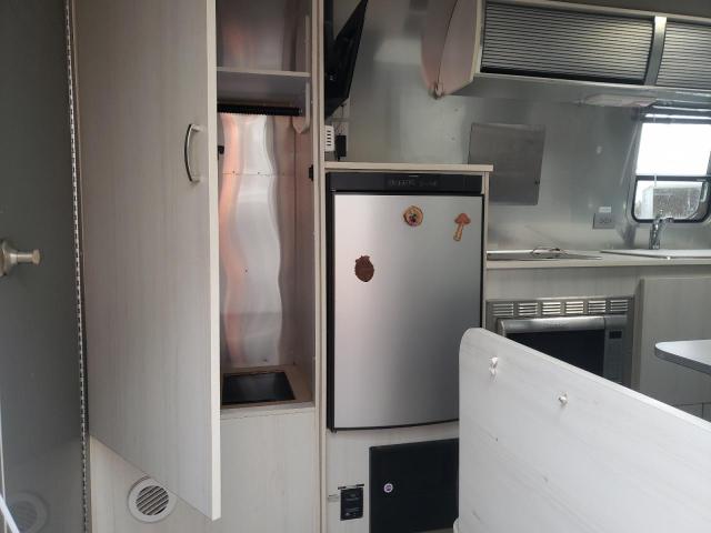 1STVRTF18JJ542540 - 2018 AIRS TRAVEL TRA 银色 照片 10