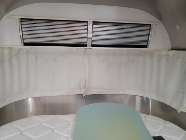 1STVRTF18JJ542540 - 2018 AIRS TRAVEL TRA 银色 照片 8