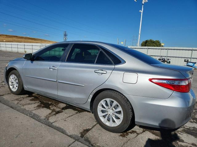 4T1BF1FK6HU669492 - 2017 TOYOTA CAMRY LE 银色 照片 2