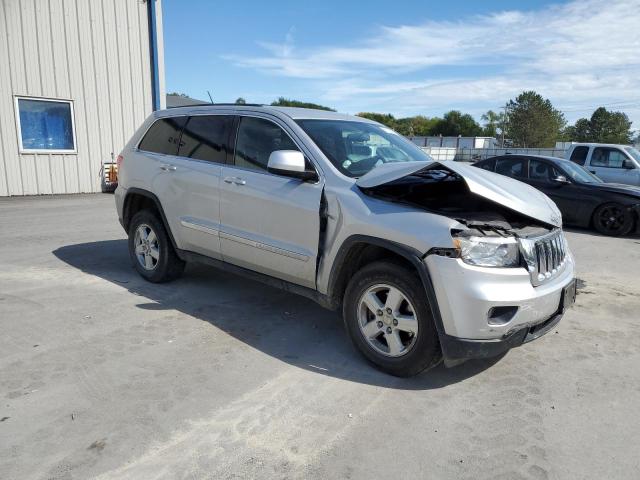 1C4RJFAG5DC572575 - 2013 JEEP GRAND CHEROKEE LAREDO GRAY photo 4