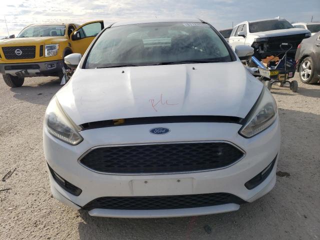 1FADP3F24GL356327 - 2016 FORD FOCUS SE WHITE photo 5