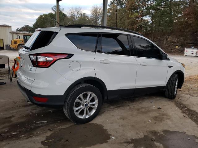 1FMCU9GD1JUB15307 - 2018 FORD ESCAPE SE WHITE photo 3