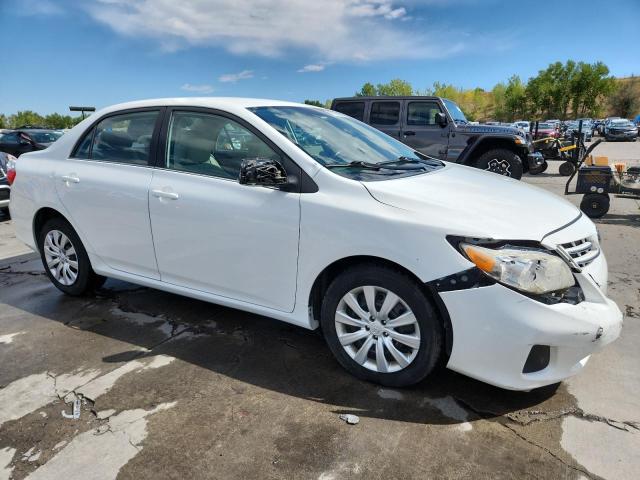5YFBU4EE3DP086635 - 2013 TOYOTA COROLLA BASE WHITE photo 4