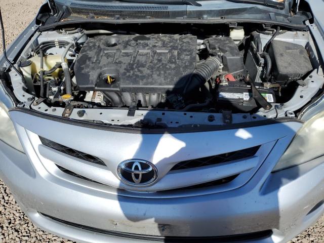 2T1BU4EE3DC994969 - 2013 TOYOTA COROLLA BASE Silber Foto 11