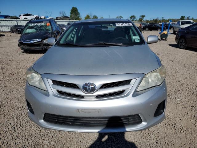 2T1BU4EE3DC994969 - 2013 TOYOTA COROLLA BASE Silber Foto 5