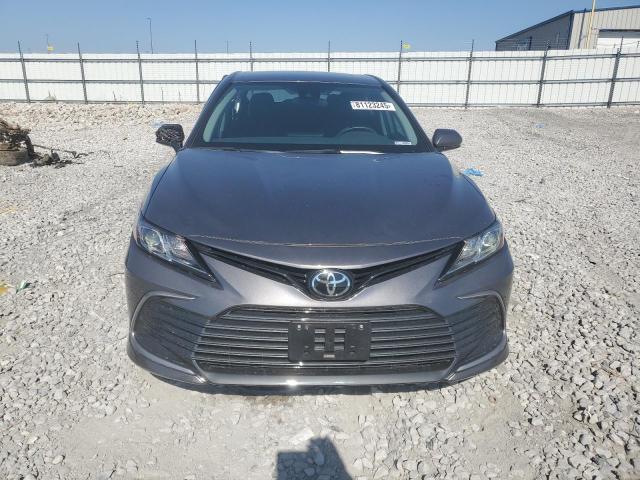 4T1C11AK6NU027327 - 2022 TOYOTA CAMRY LE GRAY photo 5