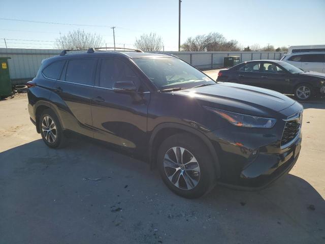 5TDGZRAH6NS559425 - 2022 TOYOTA HIGHLANDER XLE BLACK photo 4