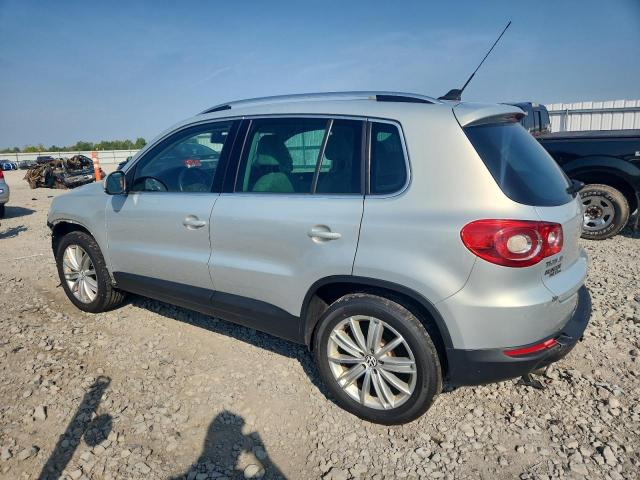 WVGBV7AX8BW528198 - 2011 VOLKSWAGEN TIGUAN S SILVER photo 2