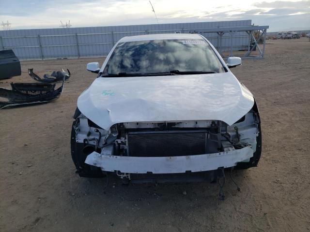 1G4GB5G39GF112319 - 2016 BUICK LACROSSE WHITE photo 5