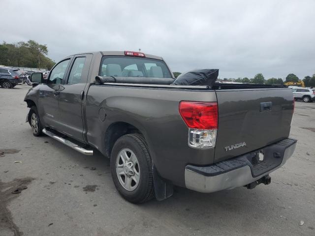 5TFRM5F10BX024317 - 2011 TOYOTA TUNDRA DOUBLE CAB SR5 BROWN photo 2