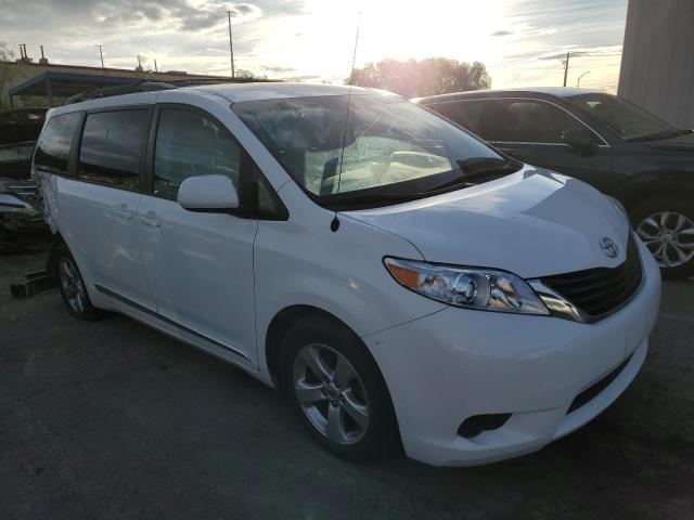 5TDKK3DC7DS372821 - 2013 TOYOTA SIENNA LE WHITE photo 4