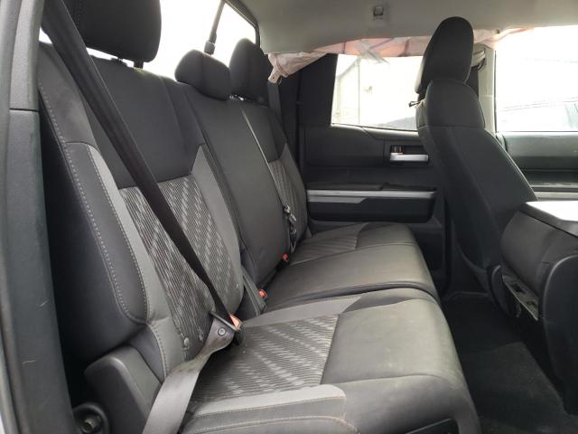 5TFUM5F11JX078167 - 2018 TOYOTA TUNDRA DOUBLE CAB SR/SR5 SILVER photo 10