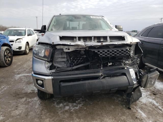 5TFUM5F11JX078167 - 2018 TOYOTA TUNDRA DOUBLE CAB SR/SR5 SILVER photo 5
