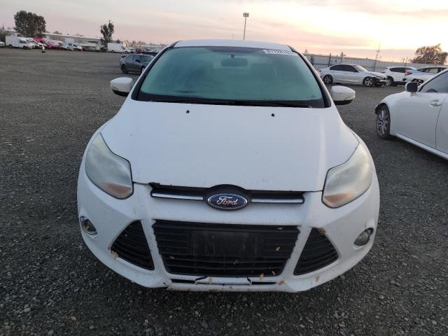 1FADP3F23DL376094 - 2013 FORD FOCUS SE WHITE photo 5