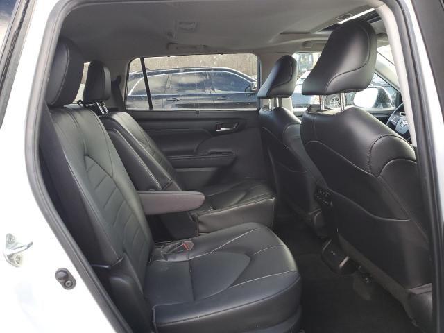 5TDGZRAH8NS553562 - 2022 TOYOTA HIGHLANDER XLE WHITE photo 11