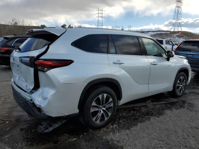 5TDGZRAH8NS553562 - 2022 TOYOTA HIGHLANDER XLE WHITE photo 3