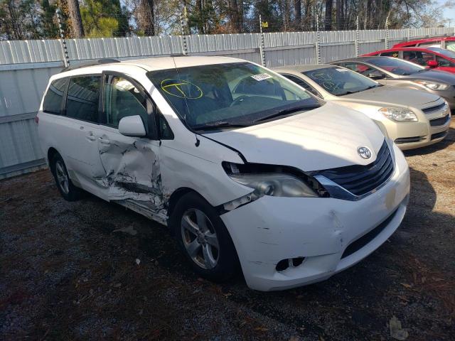 5TDKK3DC1ES414014 - 2014 TOYOTA SIENNA LE WHITE photo 4