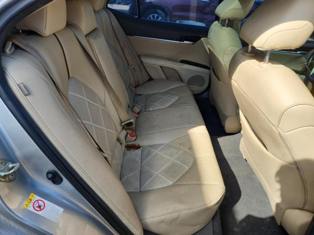 4T1B11HK3JU121497 - 2018 TOYOTA CAMRY L 银色 照片 10