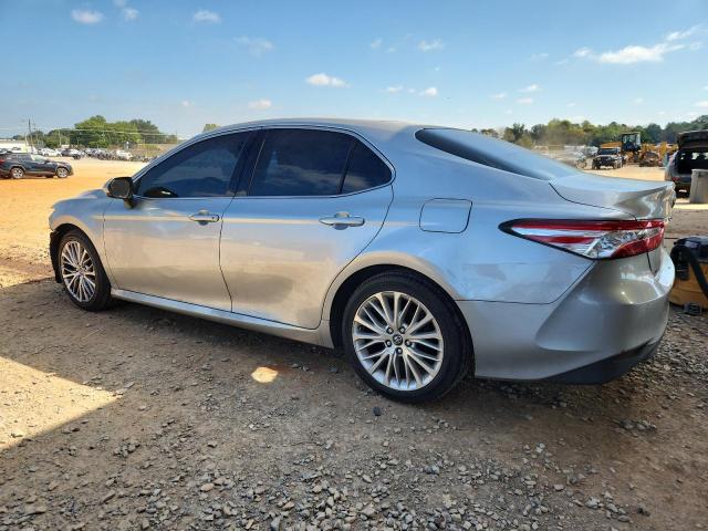 4T1B11HK3JU121497 - 2018 TOYOTA CAMRY L 银色 照片 2