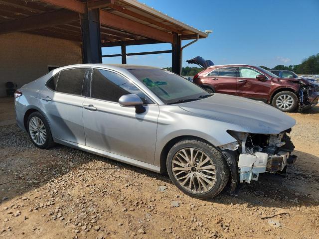 4T1B11HK3JU121497 - 2018 TOYOTA CAMRY L 银色 照片 4