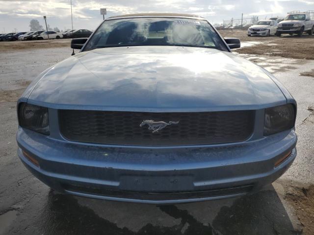 1ZVFT84N955228933 - 2005 FORD MUSTANG BLUE photo 5