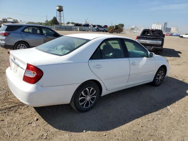 4T1BE32K52U032119 - 2002 TOYOTA CAMRY LE WHITE photo 3