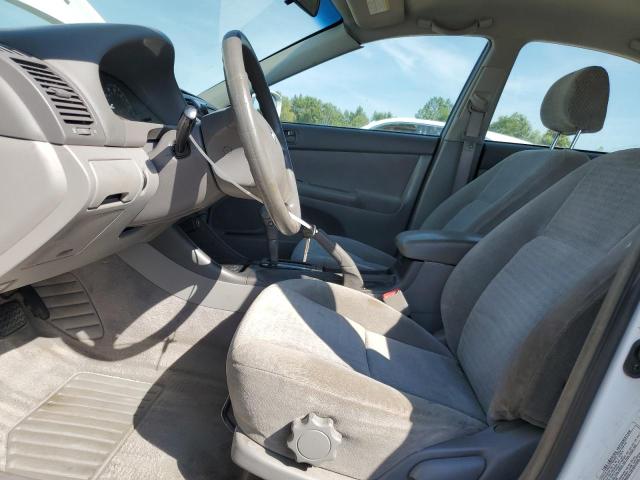 4T1BE32K52U032119 - 2002 TOYOTA CAMRY LE WHITE photo 7