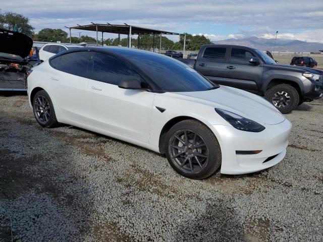 5YJ3E1EA8NF242176 - 2022 TESLA MODEL 3 Білий фото 4