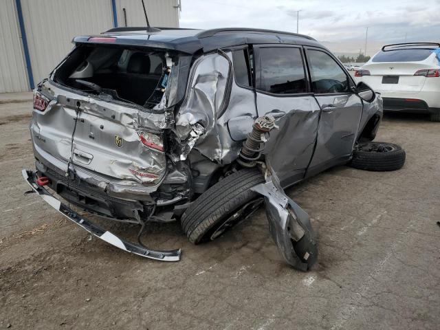 3C4NJDDB7JT206331 - 2018 JEEP COMPASS TRAILHAWK SILVER photo 3