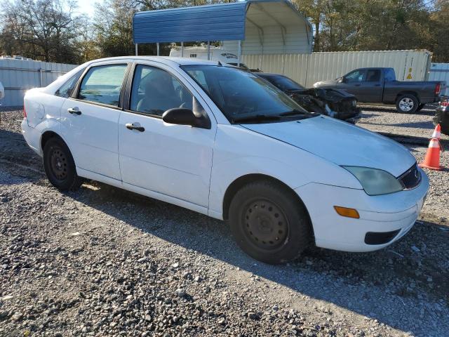 1FAFP34N65W193679 - 2005 FORD FOCUS ZX4 WHITE photo 4